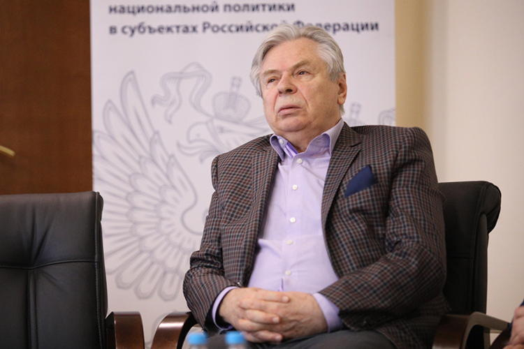 Также отдельный пункт стратегии посвящен работе над положительным образом России за рубежом. «Это часть культурной дипломатии», — отметил Тишков