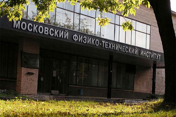 «На 1-м месте в рейтинге по направлению «Инженерное дело» среди университетов с численностью выпускников ниже медианного значения совершенно законно находится знаменитый Физтех»