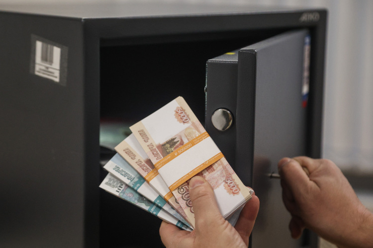 В декабре 2021 года Камаев поручил руководителю аппарата совета Гульназ Галишиной попросить Ситдикову передать главе 100 тыс. рублей из полученных средств. Предприниматель согласилась