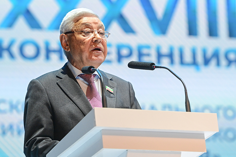 Фарид Мухаметшин: «За него говорят прямые достижения в экономике, сотни реализованных под его руководством программ, привлеченные инвестиции, новые производства и рабочие места!»