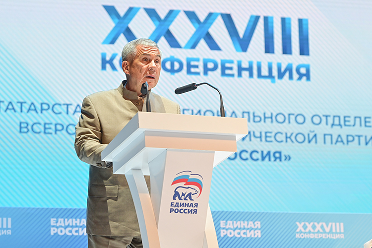 Рустам Минниханов: «Каждый из вас вносит свою лепту, долю. Многие из вас могли бы баллотироваться на руководителя республики, потому что огромный жизненный опыт есть»