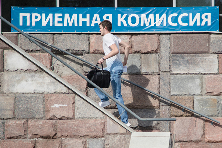 КХТИ отправляет студентов в Пекин, КАИ с МАИ готовятся к реформам, а КГМУ взялся за психологов