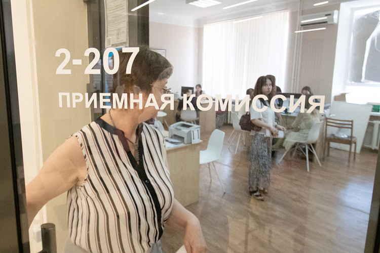 Министр образования и науки Татарстана Ильсур Хадиуллин сообщил, что вузам Татарстана в 2025 для приема на бюджетную форму обучения по программам бакалавриата, специалитета и магистратуры выделено в общей сложности более 23 тыс. мест