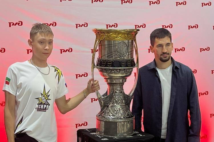 Форвард «Локомотива» Артур Каюмов привёз Кубок Гагарина в Бугульму