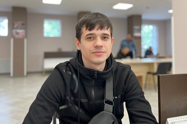 Анвар Ларюхин: «У всех разные причины, а у меня цель. Я разное пробовал, но, думаю, такой опыт тоже нужен. Хотелось бы, чтобы это поскорее закончилось, вдруг именно я сыграю ключевую роль»