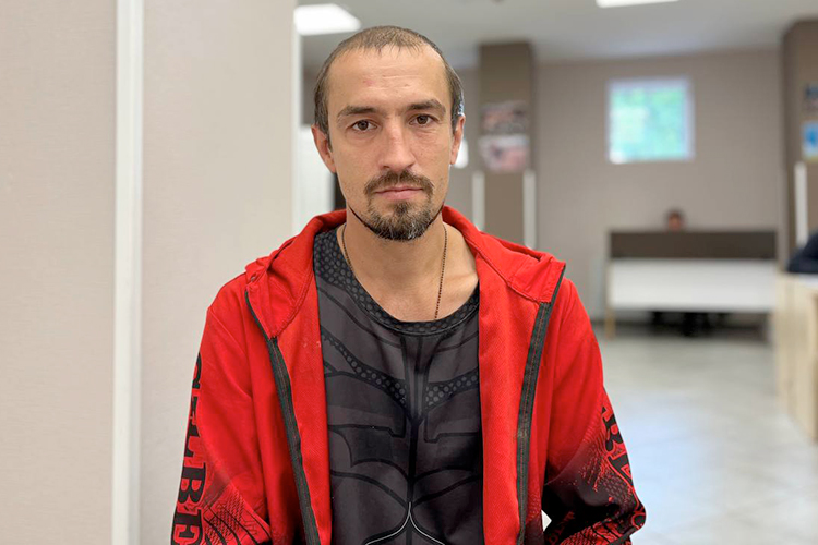 Максим Стыпник: «В 2022-м я уехал на СВО, подписал контракт на один год. Я ушел через ЧВК Вагнера. Я во время службы получил хорошую премию за то, что угнал новый БМП у врага. После этого случая у меня появился позывной — «Кадр»