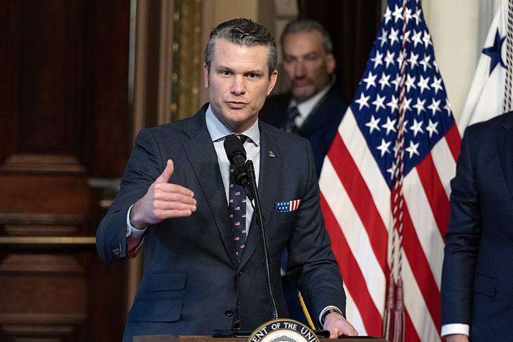 На этой неделе внезапно появилась новость, что министр обороны США Пит Хегсет отдал приказ приостановить отправку партии ракет и боеприпасов на Украину