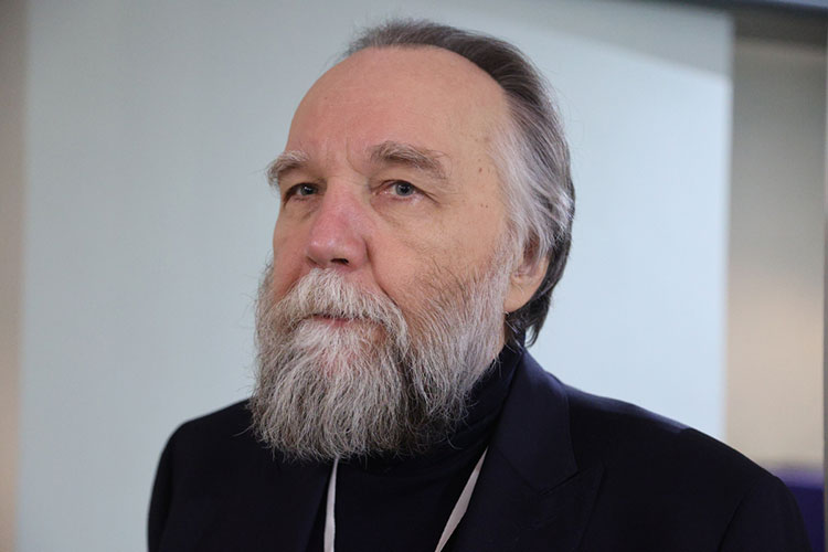 Александр Дугин: «Трамп стал терять людей из своей команды»
