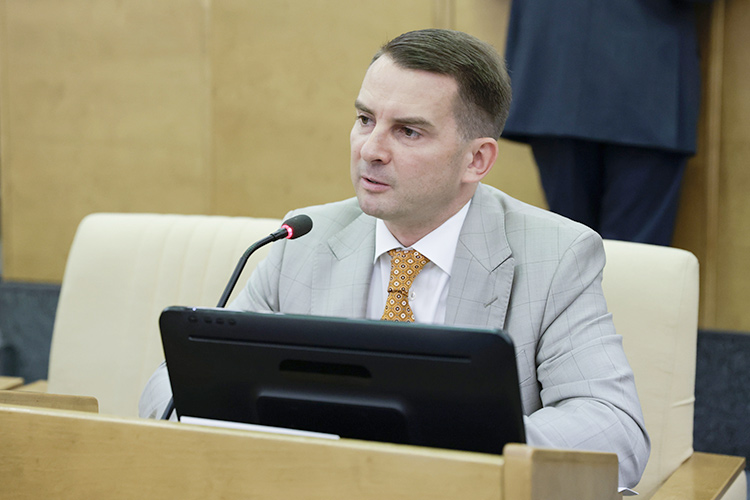 Депутат Ярослав Нилов переживал, как бы не «разломать» работающую систему, чтобы «не было социальной напряженности». Хотя определенная напряженность уже возникла.
