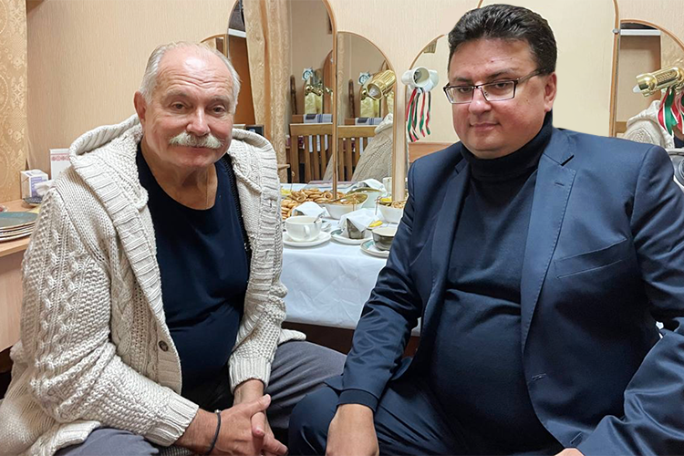 Режиссер Никита Михалков и Максим Беляев