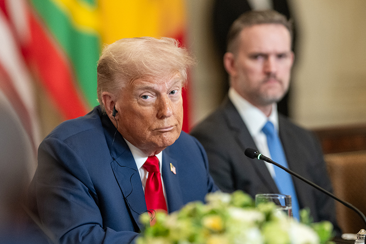 «Заявление Трампа обещают нам в понедельник, заявление о том, как будет выстраиваться политическая линия в отношении России»