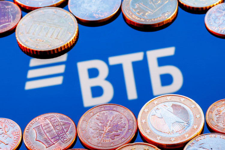 Причиной такого резкого снижения котировок ВТБ стал дивидендный гэп