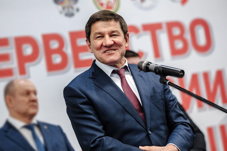 Никифорова в рейтинге догоняет гендиректор ГКУ «Главное управление инженерных сетей РТ» Джаудат Миннахметов, который в конце июня отметил 70-летие