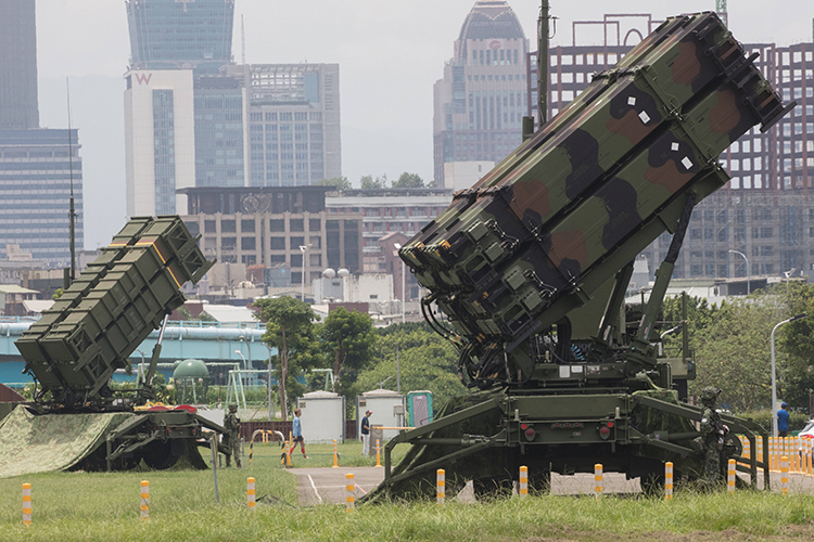 США готовят к отправке в Европу 17 комплексов противовоздушной обороны Patriot, большая часть из которых потом окажется на Украине, также сказал президент США
