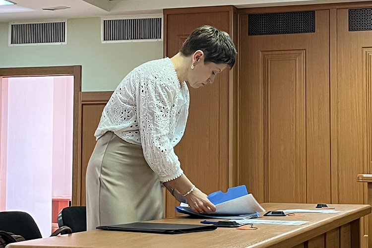 Адвокат Марина Любушкина заявила, что судом не были приведены конкретные обстоятельства, которые могли бы свидетельствовать о том, что Латыпов может скрыться от следствия, суда и продолжит заниматься преступной деятельностью