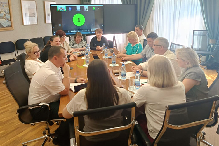 За круглым столом собрались предприниматели, представители Роспотребнадзора и уполномоченного при раисе РТ по защите прав предпринимателей