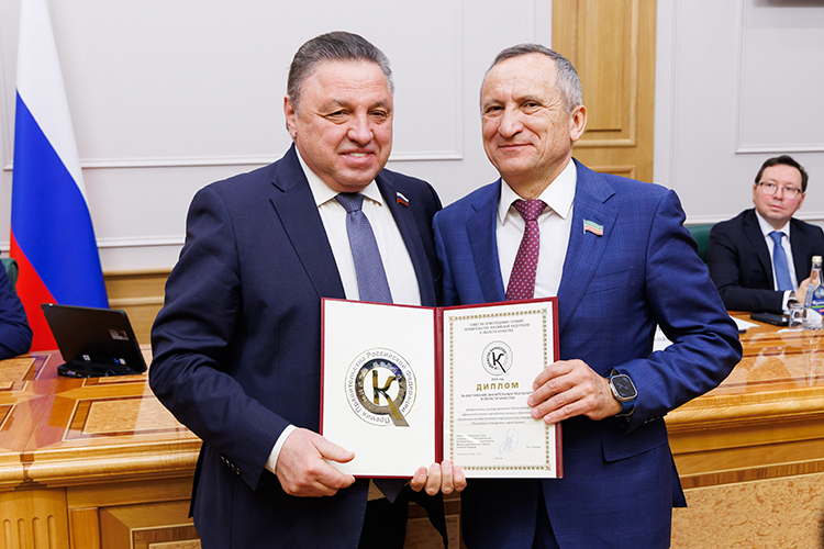 Василий Басенко удостоился государственной премии РТ им. Алемасова за значительный вклад в разработку цифрового лазерного контрольно-измерительного комплекса для бесконтактного контроля технического состояния электрооборудования