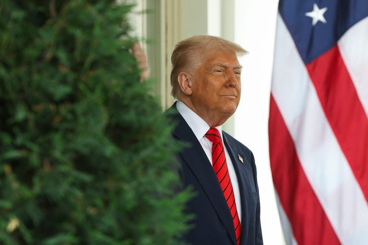 Дональд Трамп сумел выбить решение, согласно которому теперь за американское оружие будут платить.