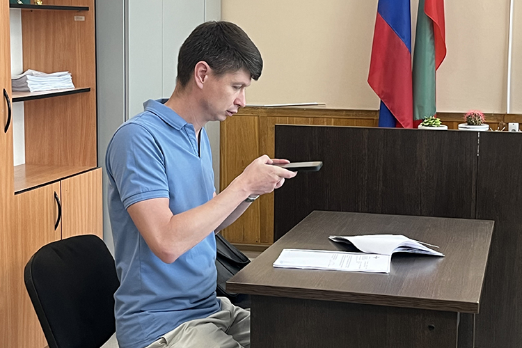 Тимур Ахметшин: «Еще 8 октября 2021 года Ахтямов в связи с предложенной ему работой в ООО „Европейская юридическая служба“, покинул Российскую Федерацию, при этом не знал, что в отношении него планируется уголовное преследование»