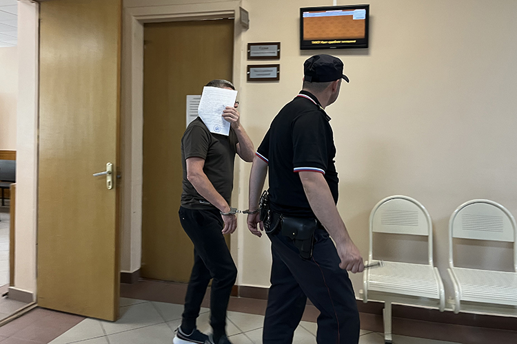 По версии ГСУ МВД по РТ Ахтямов был одним из зазывал финансовой пирамиды FrendeX