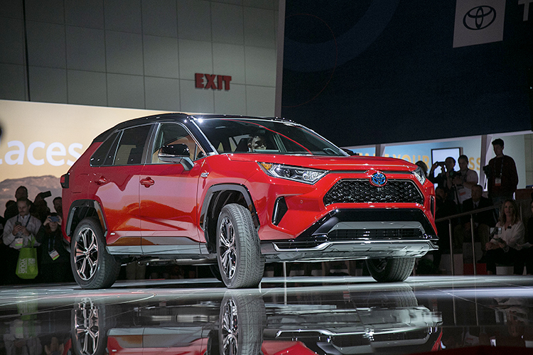 Если брать «классику», то больше половины из всех проданных Toyota взяли на себя японские Rav4