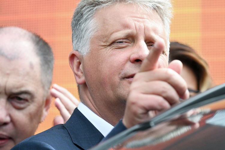 Глава АвтоВАЗа Максим Соколов заявлял, что падение продаж они прогнозировали еще в конце прошлого года