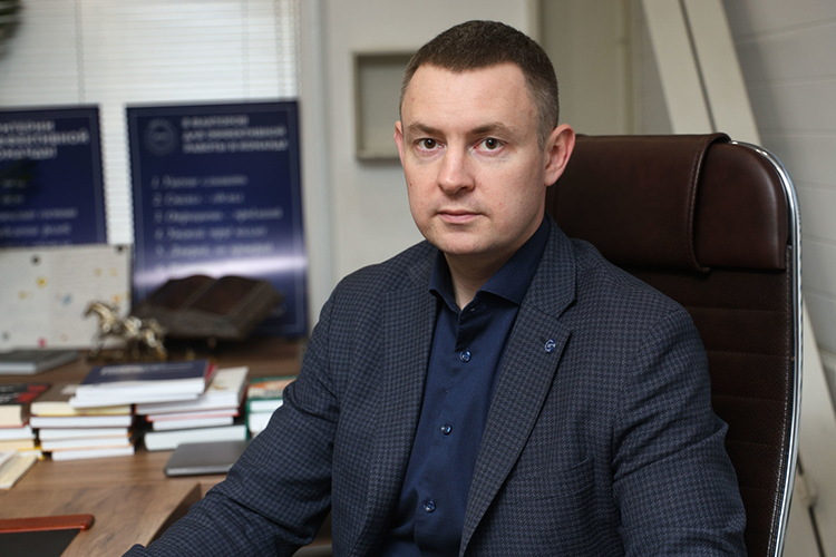 Станислав Зарубин: «Представьте: человек только что умер, его смерть официально зафиксировали. А у близких уже звонит телефон: «Соболезнуем, мы из ритуальной службы, поможем организовать похороны»