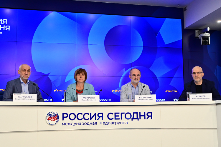 Позиции участников встречи в РИА «Новости» были не противоборствующие, а скорее взаимодополняющие, так что ни о каком споре речи не шло