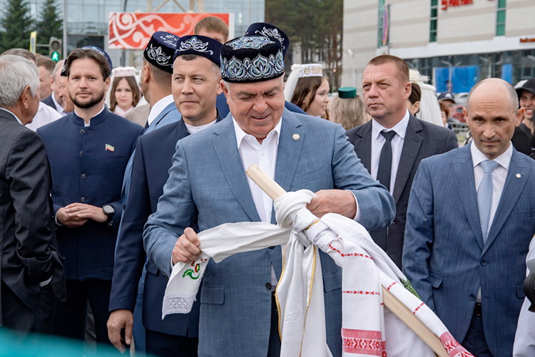 За депутатские кресла поборются члены партий «Единая Россия» во главе с мэром автограда Наилем Магдеевым, а также КПРФ, ЛДПР, «Справедливая Россия – За Правду», «Коммунисты России», «Новые люди» и пять самовыдвиженцев