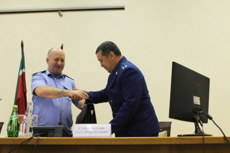 По нашим данным, новым прокурором Высокогорского района назначен 47-летний Рим Сунгатуллин (справа), который до последнего времени возглавлял надзорный орган в Азнакаевском районе