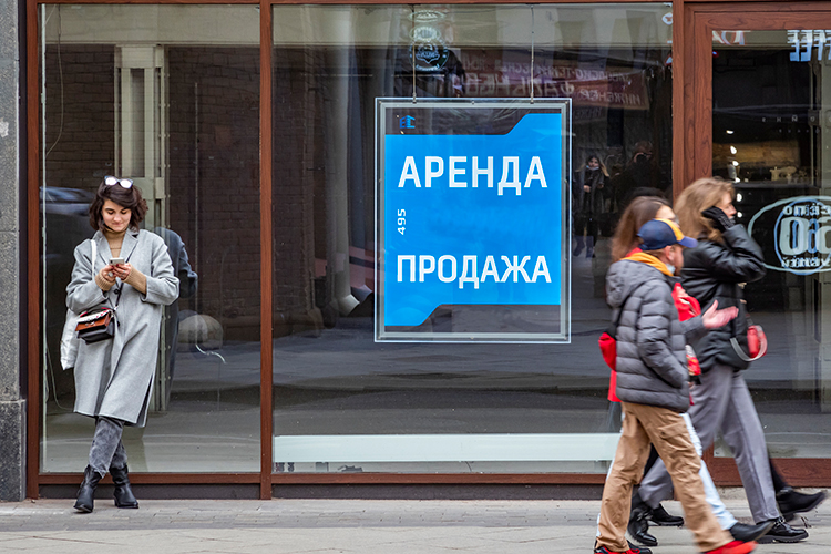 «Фонды недвижимости, инвестирующие в коммерческую недвижимость, могут приносить 10–12 процентов, а иногда и больше. Плюс — никакой головной боли: не надо искать арендаторов, заниматься ремонтом, разбираться с задержками платежей. Все делает управляющая компания»