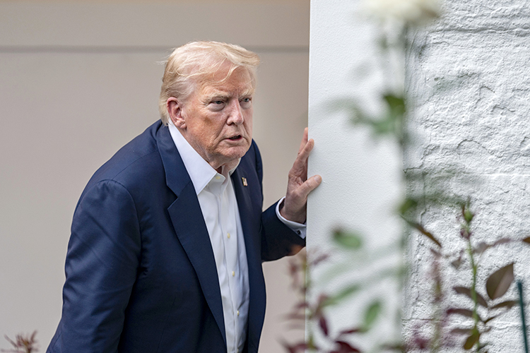 Одержимость Эпштейном: почему политическая карьера Трампа под угрозой