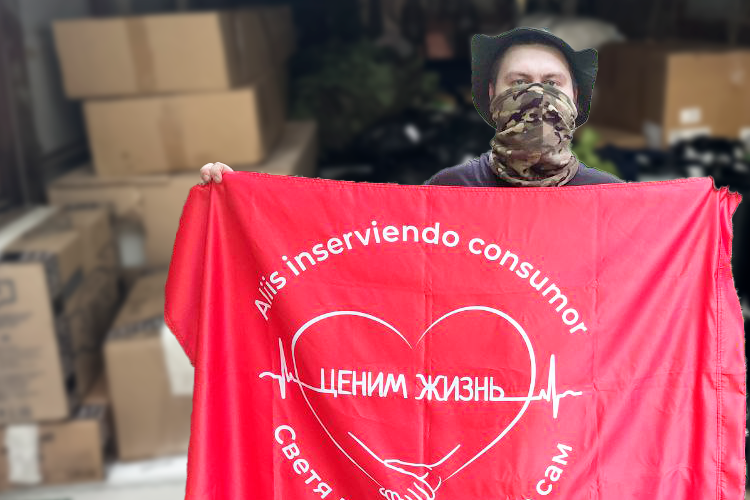 «Девчонки работали в три смены…»: как казанские волонтеры с нуля подняли на передовой целый медпункт