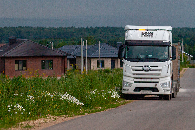 Грузовик FAW в Китае стоит 3–3,5 млн рублей