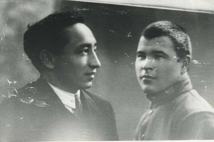 «Он был очень смелым человеком, высоким и крепкого телосложения» (Салих Баттал справа на фото)