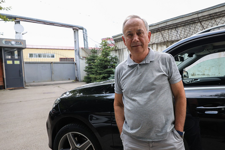 «В 90-х единственная цель была — продолжить существовать. Я хоть живой вышел. Много коллег и друзей погибло тогда. А эта пандемия, санкции. Я даже их за проблемы не считал!»