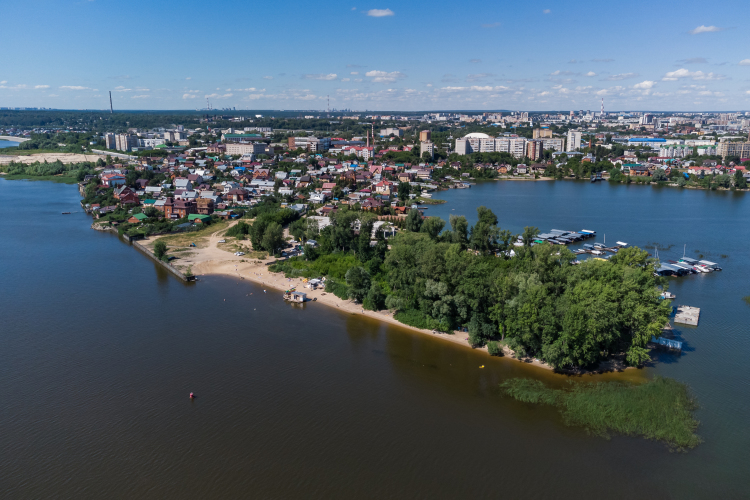Слобода полностью находится в пойме реки