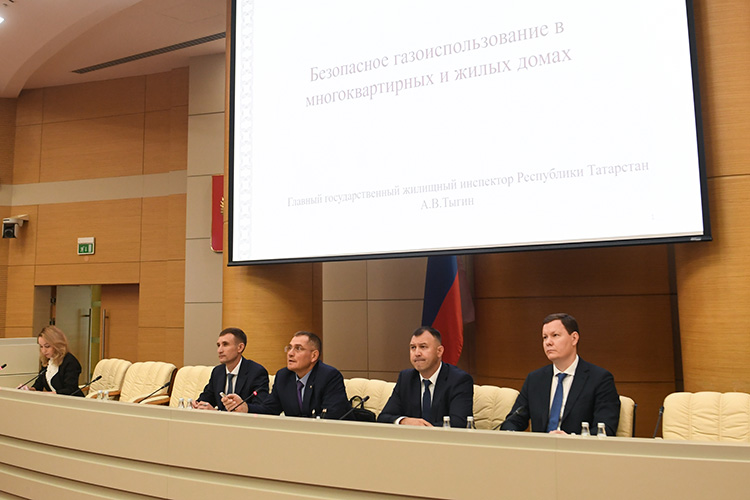 Сегодня о проблеме газа в хрущевках в кабмине РТ говорил глава Госжилиспекции республики Александр Тыгин