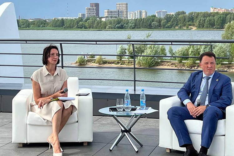 Краткие итоги работы строительной отрасли сегодня подводил министр строительства, архитектуры и ЖКХ Марат Айзатуллин