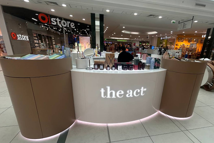 В «Тандеме» из находок — первый корнер российского бренда косметики The Act, прославившегося своим кокосовым скрабом