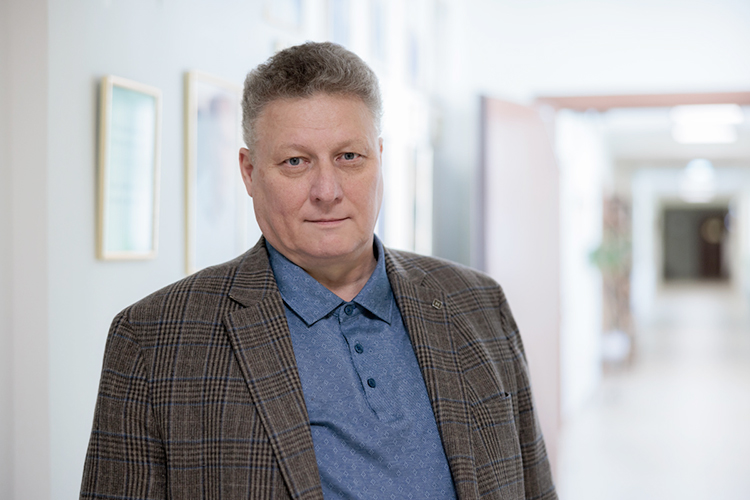 Искандер Измайлов: «Исторически у татар никаких преданий о ней не было и быть, в принципе, не могло. Это все возвратный и вновь обретенный фольклор — обсуждение его в русской культуре и общественном мнении заставило татар «вернуть» Сузге своему прошлому, населить его известными персонажами»
