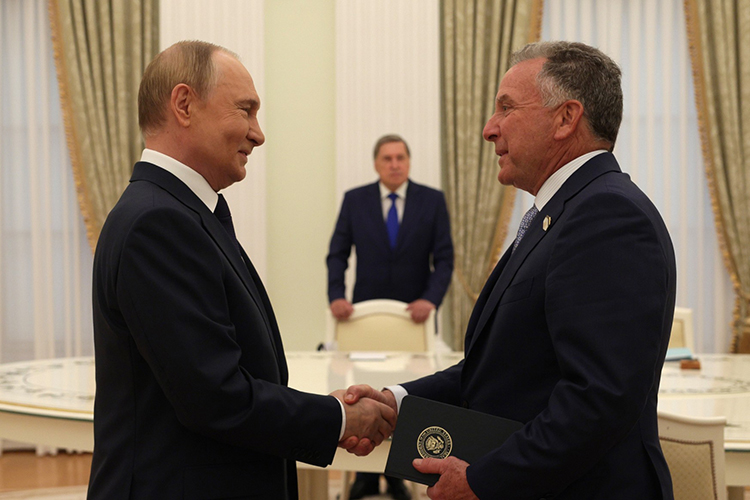 Владимир Путин принял в Кремле специального посланника президента США Стивена Уиткоффа. Похоже, результатами визита Уиткоффа удовлетворены в Вашингтоне