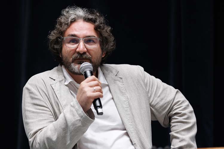 Ильгиз Зайниев: «Мы очень рады за Тинчуринский театр и желаем им успехов. Успех любого татарского театра — это наш общий успех, успех нашей нации»