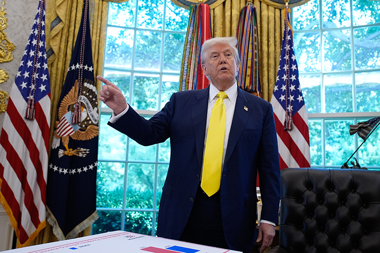 «Все выглядит так, как будто Трамп, ни с кем не посоветовавшись, неожиданно решил надавить на индийцев в процессе идущих переговоров по торговой сделке»