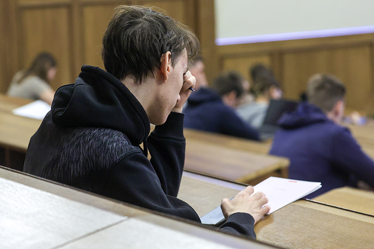 «Значительная часть отечественных университетов, не обращая серьезного внимания на практику, стала представлять собой некую замкнутую и мало взаимодействующую с внешним миром институцию, которая к тому же уверена, что может обеспечить все процессы подготовки внутри себя»