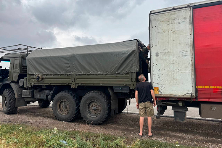 На выгрузку требовалось около двух часов