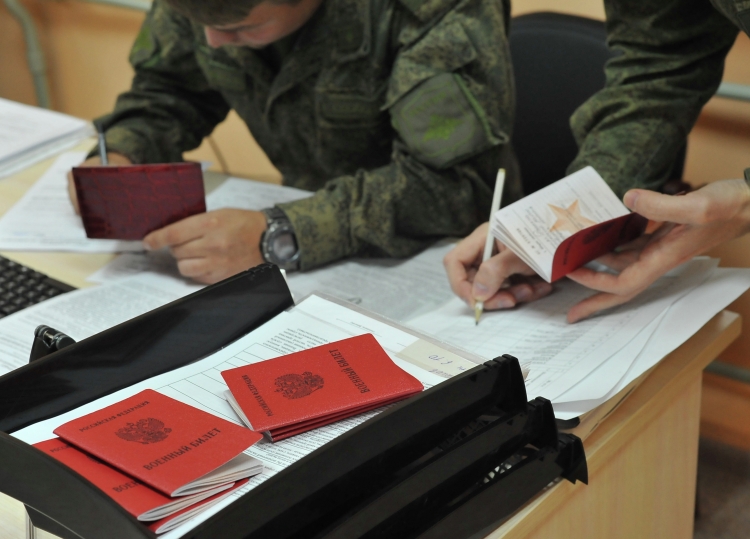 В Казани для оформления контракта можно обратиться в центр по отбору на контрактную службу «Батыр». До 10 августа есть возможность пройти обучение и получить направление в подразделения БПЛА