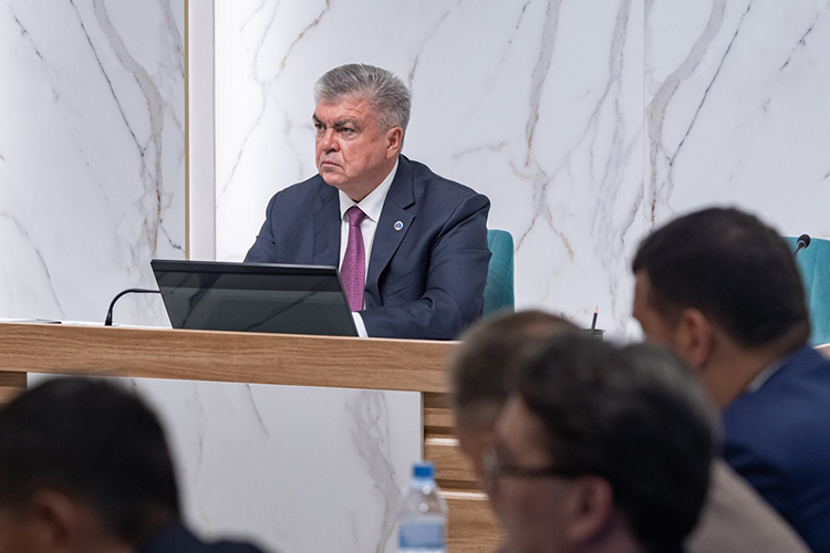 Мэр назвал Набережные Челны крупным промышленным центром, который живет, работает и динамично развивается за счет трудовых коллективов и местных жителей