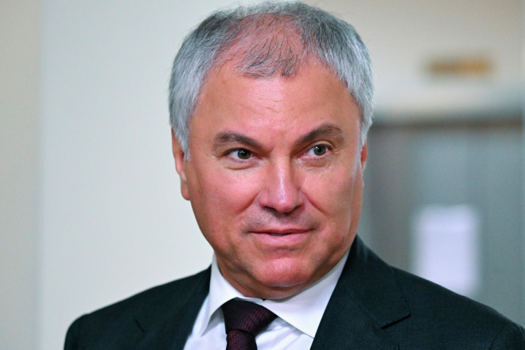  Интересно, что почти сразу после объявления о блокировке председатель Госдумы Вячеслав Володин сообщил, что зарегистрировался в национальном мессенджере 