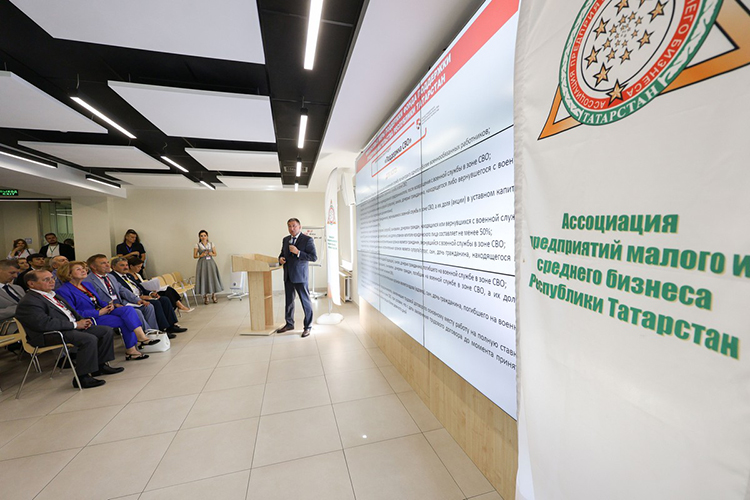 Философия роста отражена и логотипе ассоциации: это треугольник с вписанным внутри кругом, в центре которого — россыпь звездочек разного размера